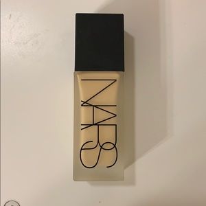 NARS All Day Luminous Weightless Foundation